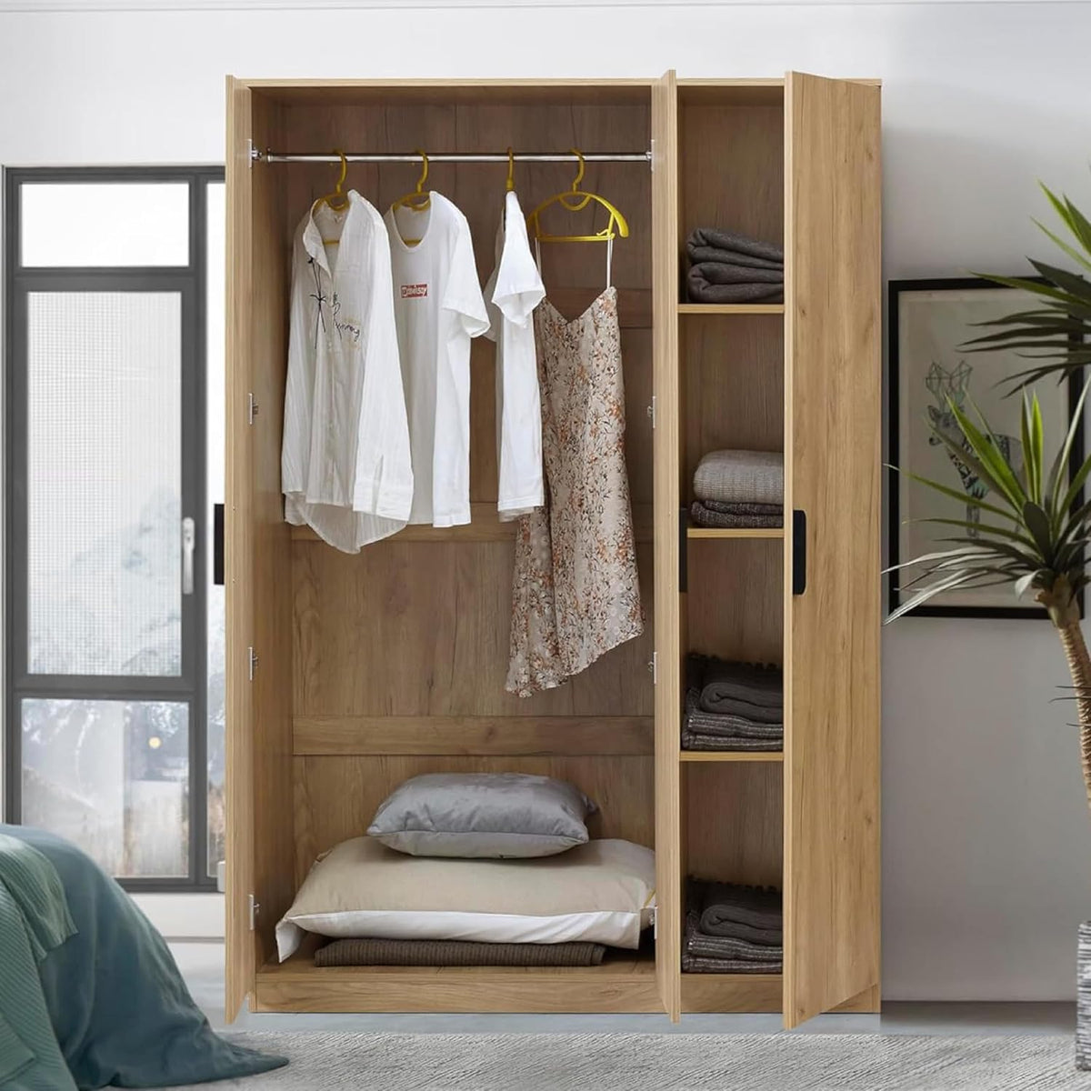 [en.casa] Kleiderschrank Eiselfing Schrank mit 3 Türen Garderobenschrank 176 x 120 x 52 cm Schlafzimmerschrank 1 Kleiderstange 4 Fächer Eicheoptik